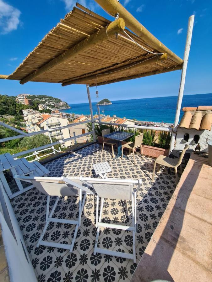 Soqquadro Art&Relax - Spotorno Apartment Exterior photo