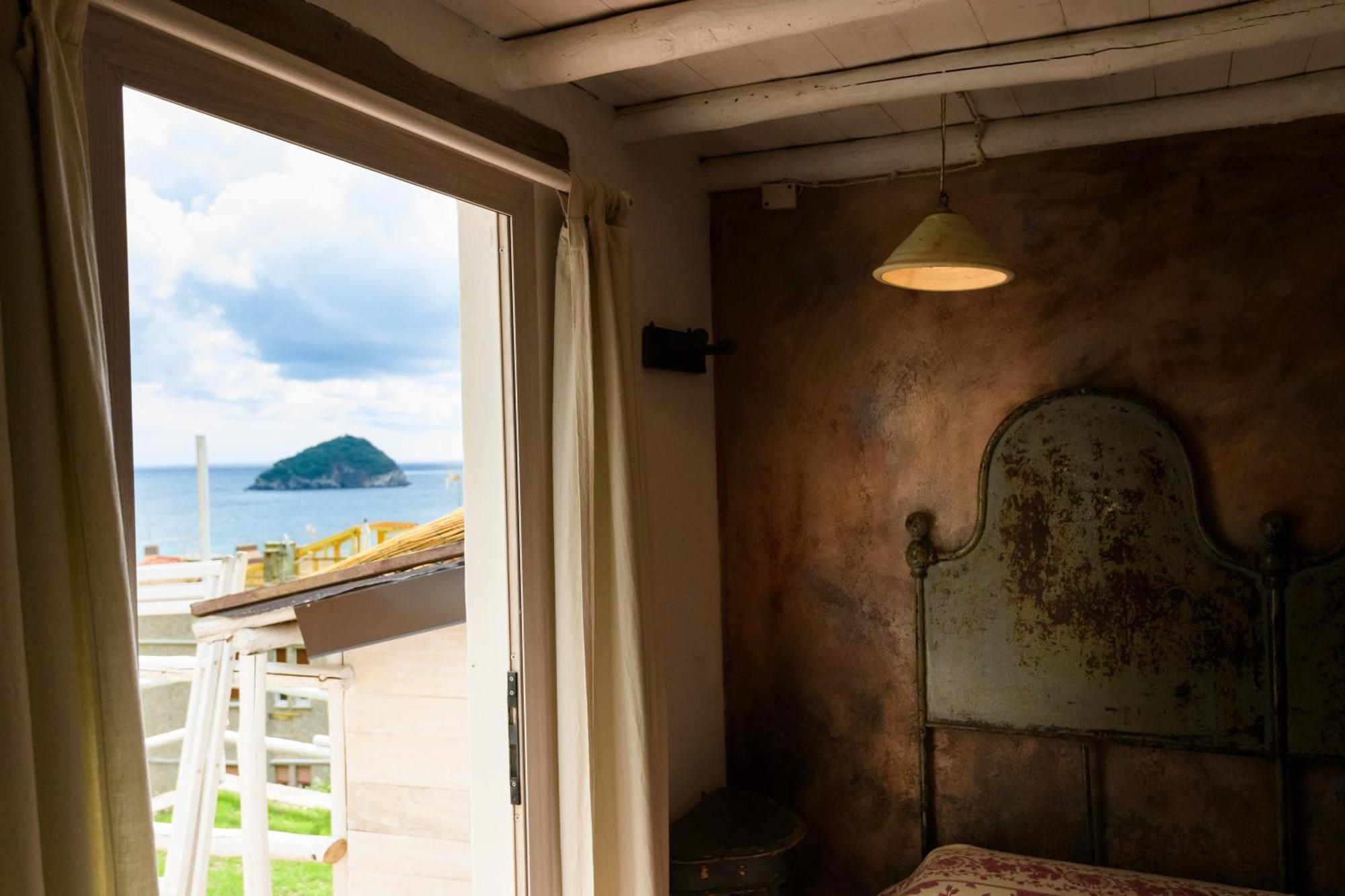 Soqquadro Art&Relax - Spotorno Apartment Room photo
