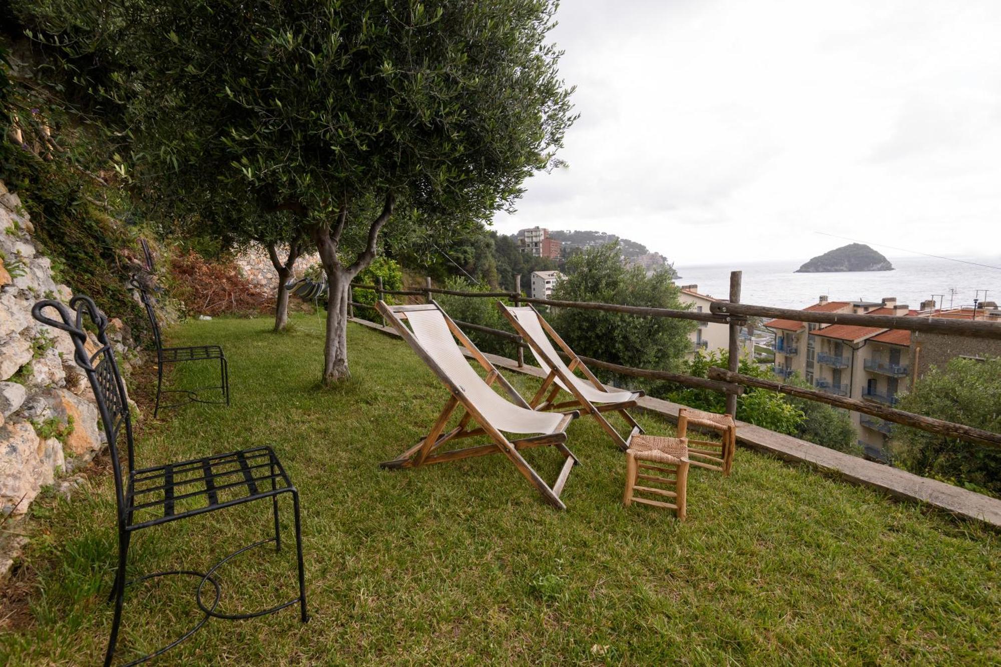 Soqquadro Art&Relax - Spotorno Apartment Room photo